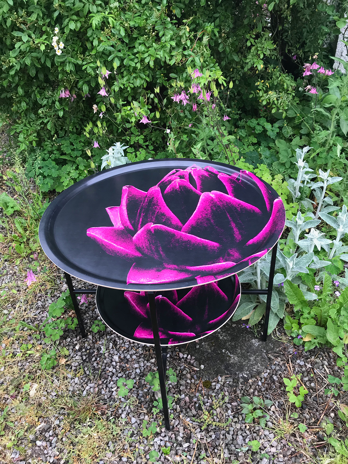 Tray table with two trays