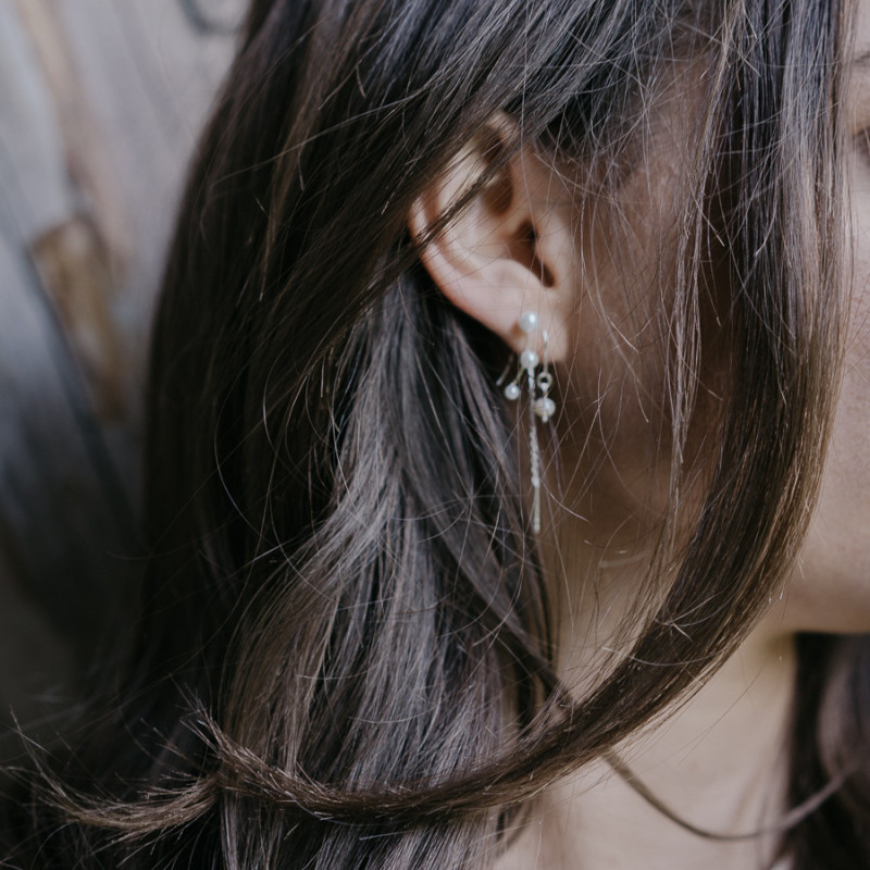 by Faith - Silverörhänge Ear climber pärlor - 6