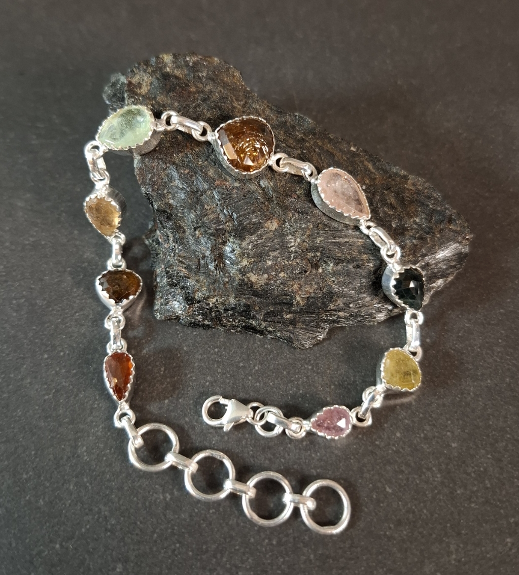 Silverarmband med Turmalin