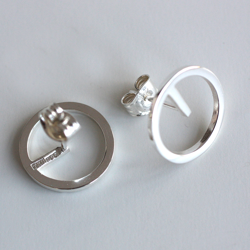 Cirkel - sterling silver stud - 6