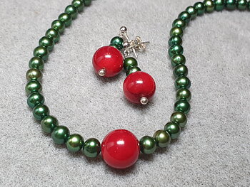 Colored coral and coloring cultured freshwater pearls, set
