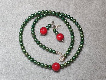 Colored coral and coloring cultured freshwater pearls, set