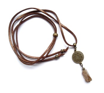 Halsband med guldrutilkvarts