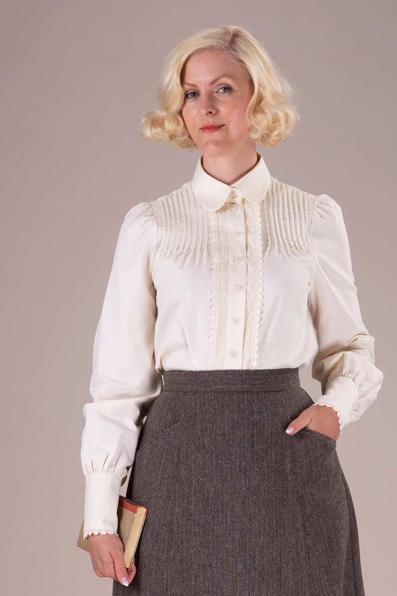 The Lacy Librarian Blouse. Antique white - emmy design