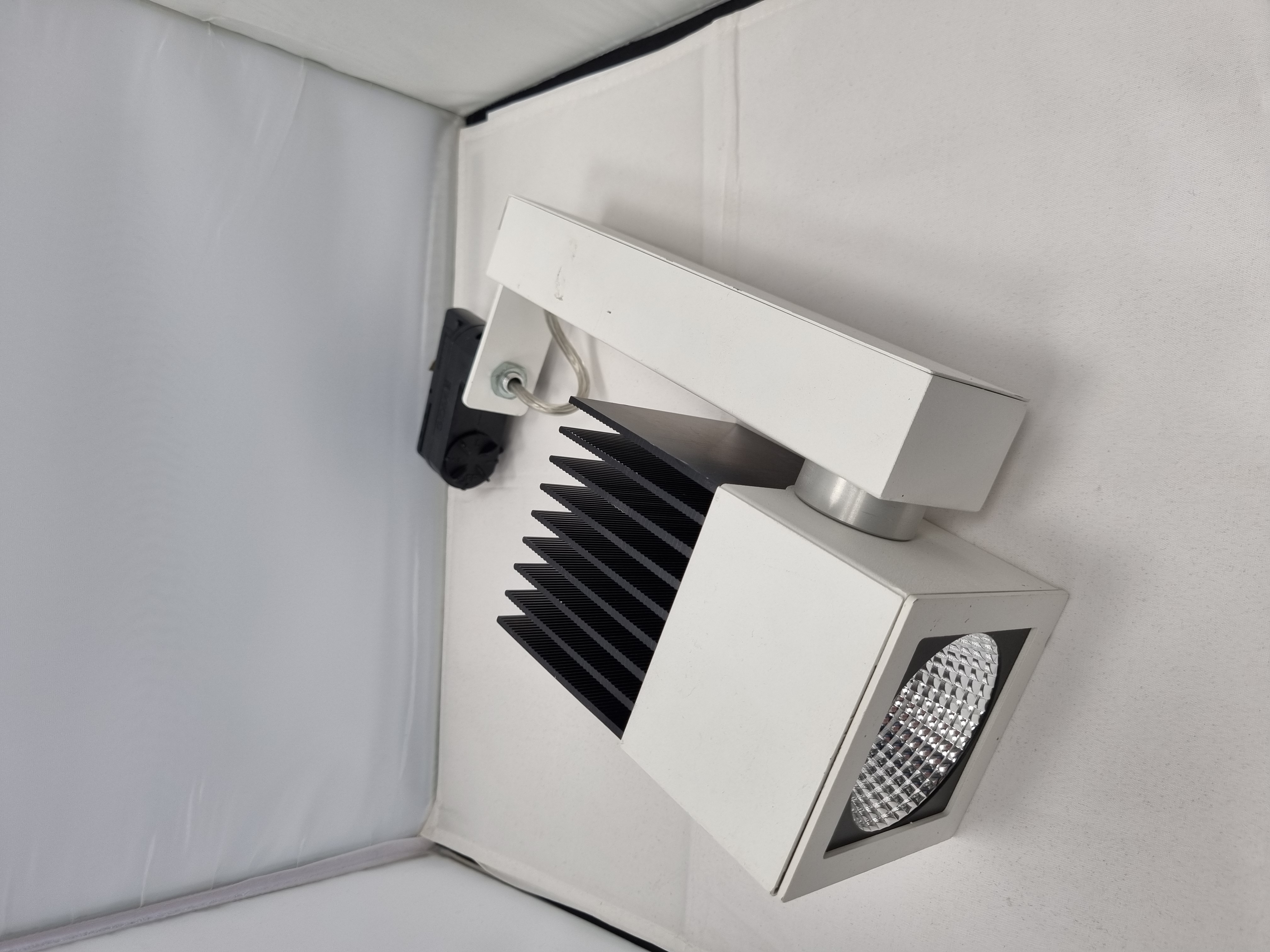 Track-LED Cube 31W