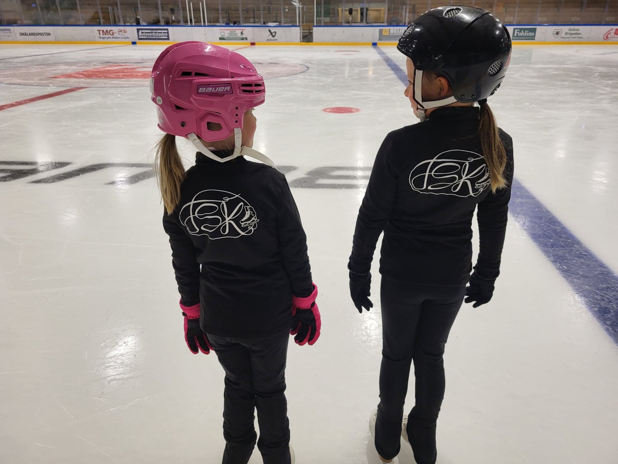 Svart klubbjacka Tingsryds Konståkningsklubb