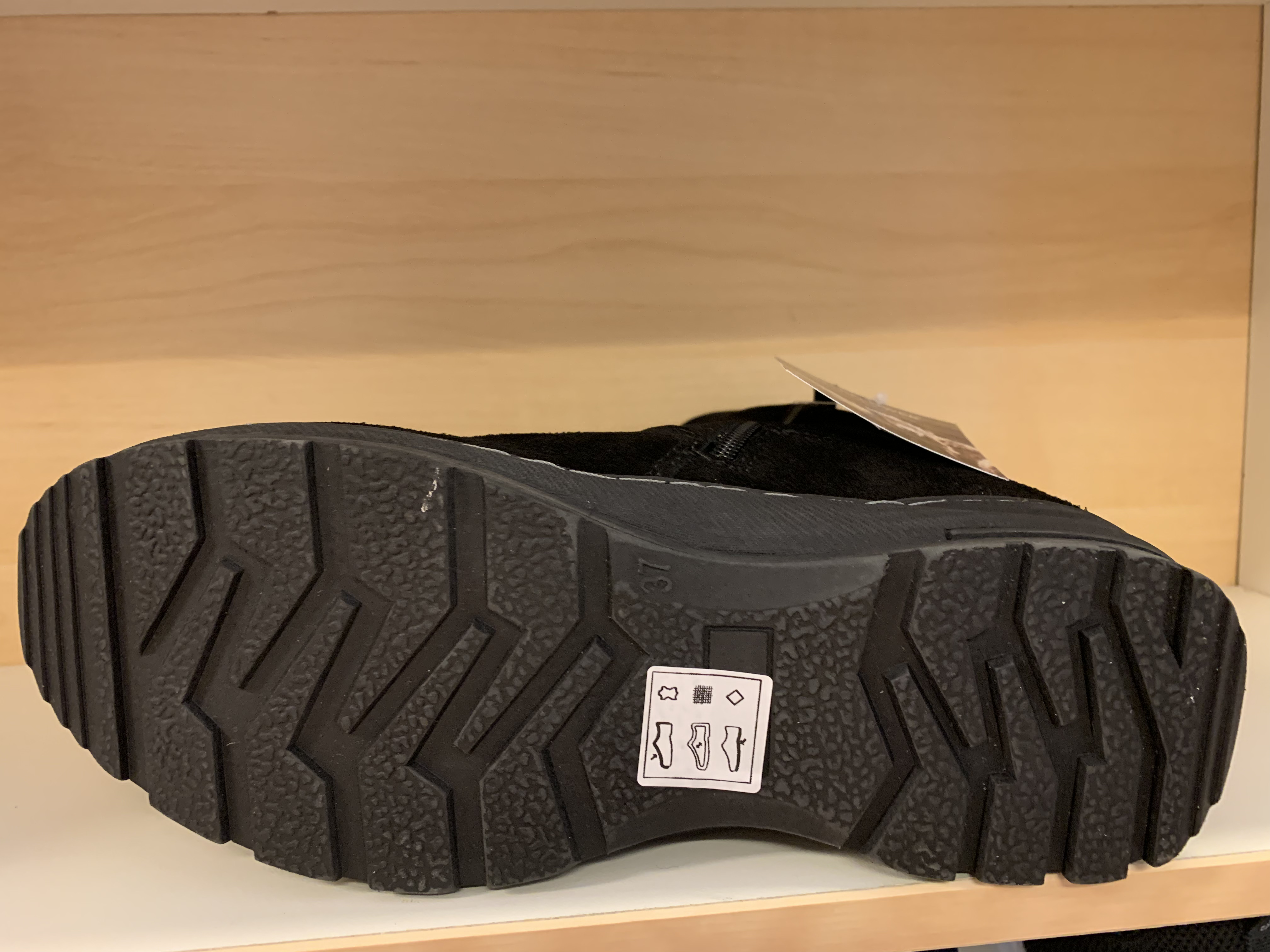 Damkänga i svart mocka med fårskinnsfoder och två dragkedjor. - 3