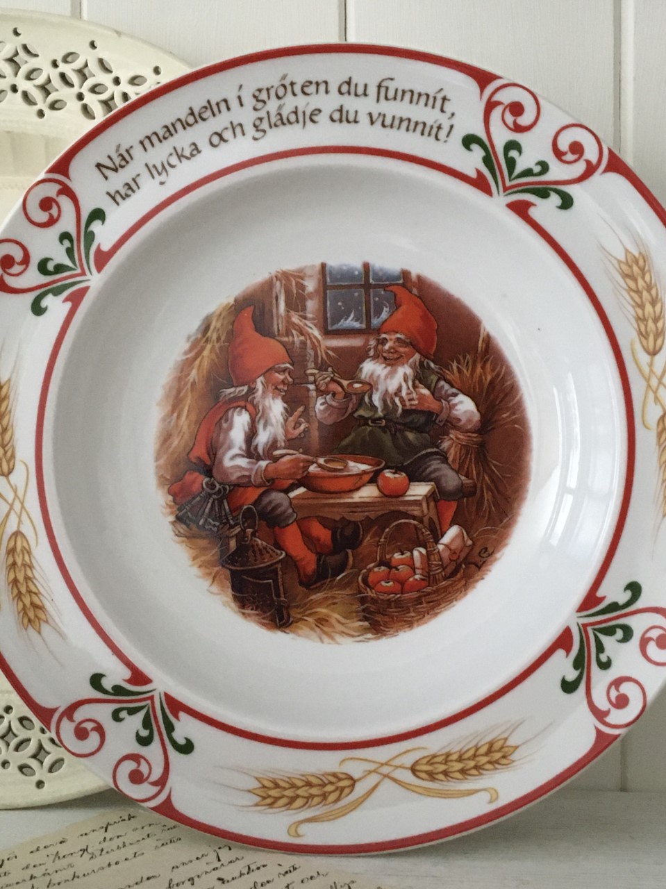 ÄLDRE GRÖTTALLRIKAR