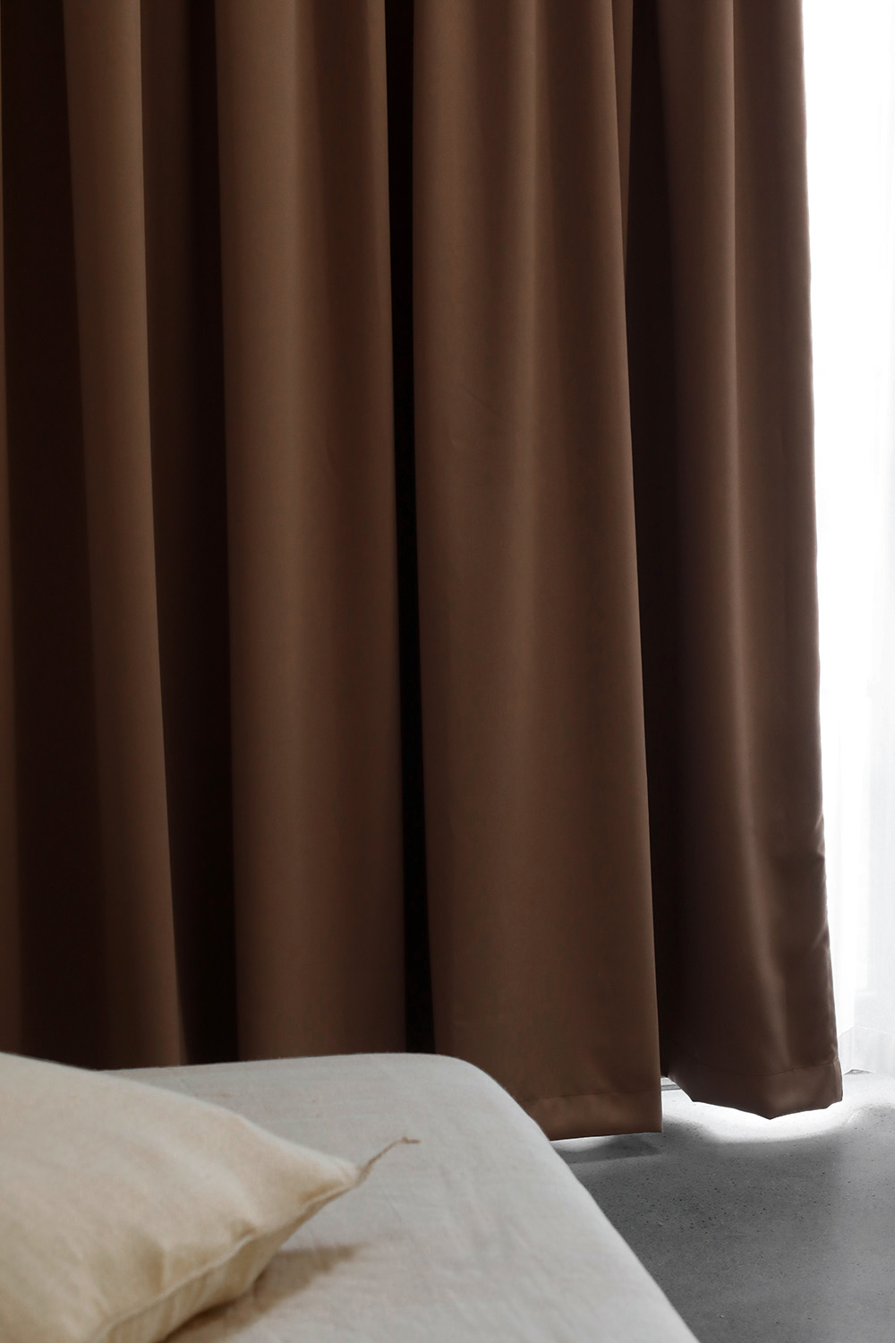 Mörkläggande hotellgardin dubbel bredd Kolabrun Höjd 290 cm