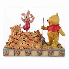 Disneys Nalle Puh " Piglet Playing in a Pile " Jim Shore - 2