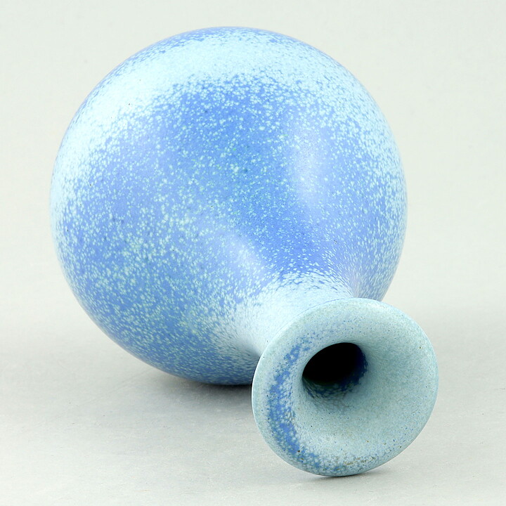 Gunnar Nylund (1942) Blue Vase with Swelling Base 15 cm