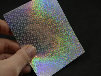Holografische folie met vissenschub patroon