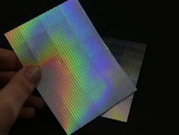 Holografische folie met klein vissenschub patroon