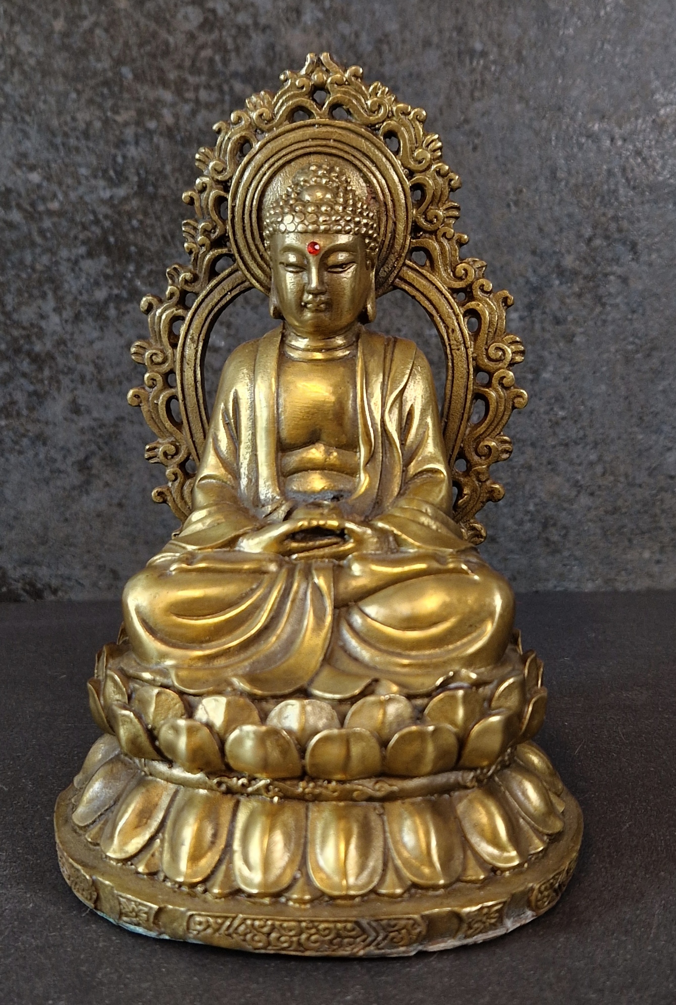 Mediterande Buddha på Lotus - Brons Staty
