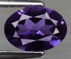 Deliciosamente hermosa piedra preciosa de iolita natural ovalada de 7x5 mm adecuada para la curación