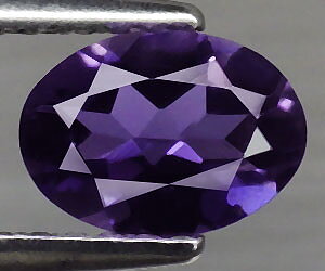Deliciosamente hermosa piedra preciosa de iolita natural ovalada de 7x5 mm adecuada para la curación