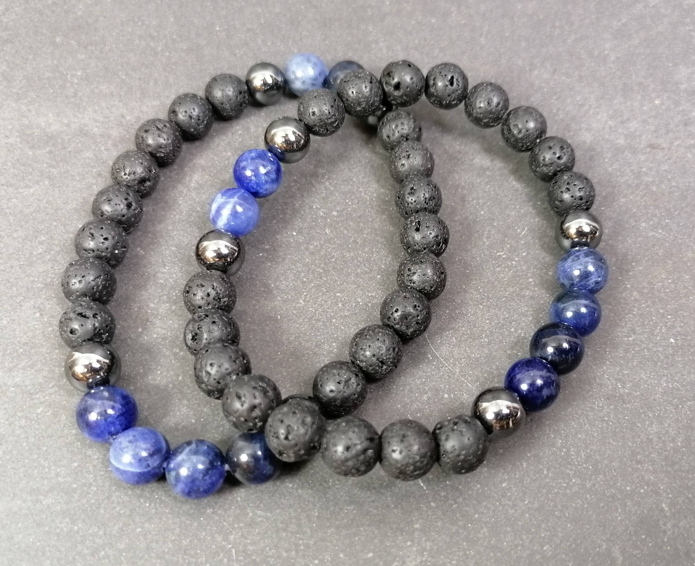 Lavasten med Hematit/Sodalit Stenarmband 
