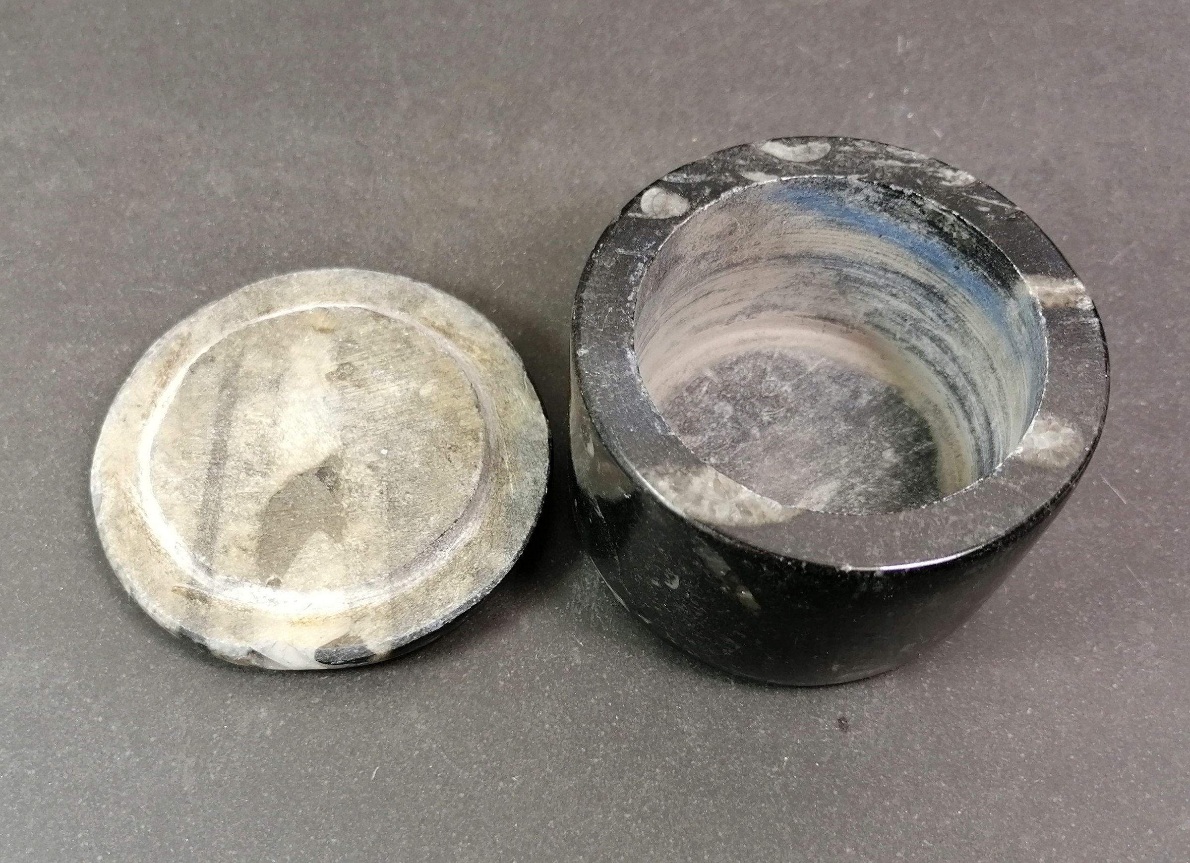 Svart Rund Fossil sten ask - 2