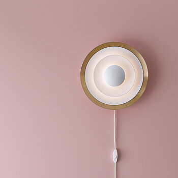 Diablo vägglampa D400 mässing Belid
