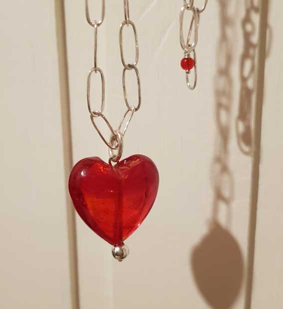 Halsband med stort glashjärta - 2
