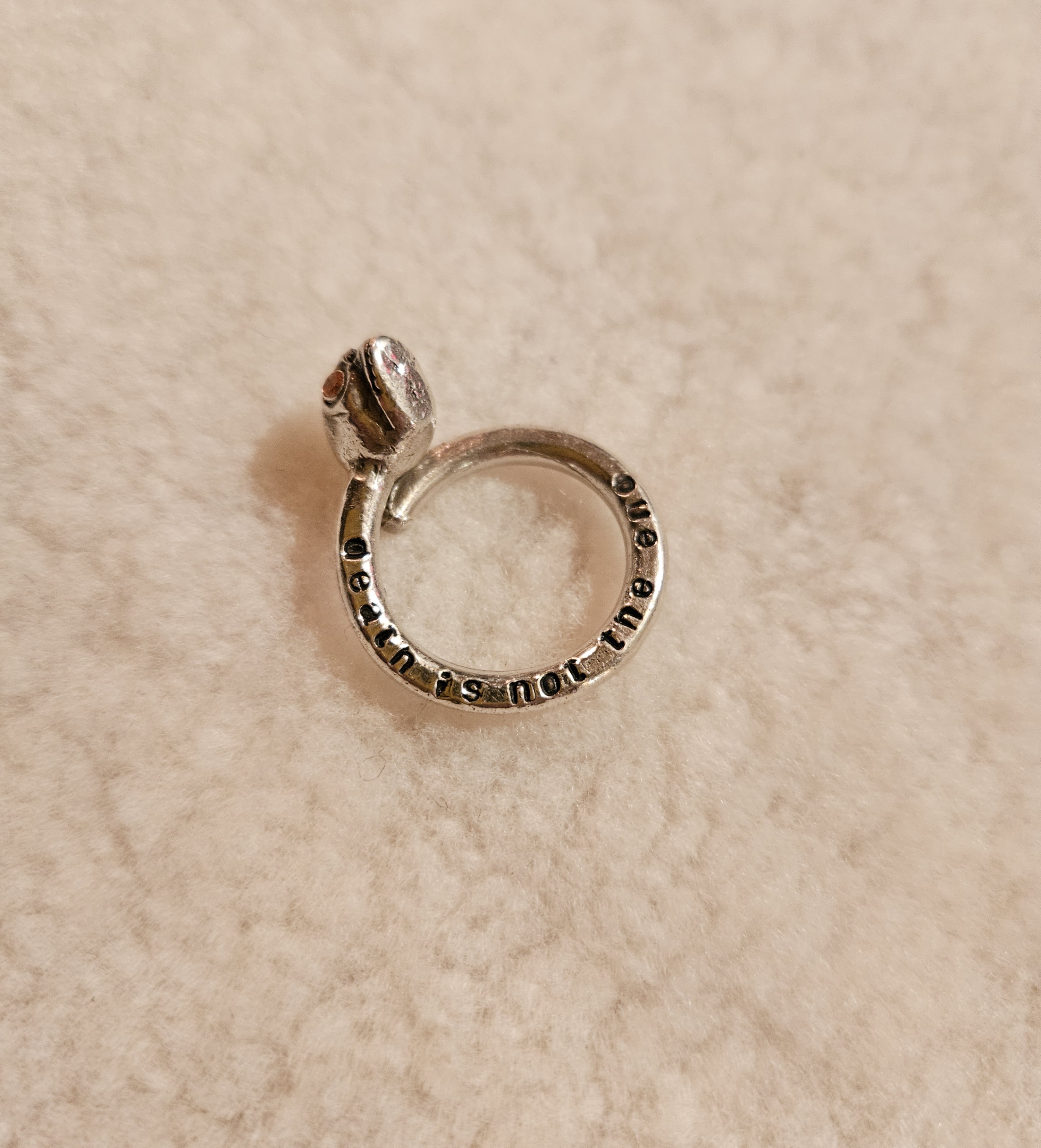 Cool döskalle ring - pink eye