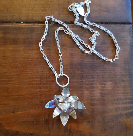 Halsband med näckros i silver - 5