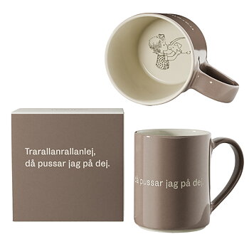 Astrid Lindgren Citat Mugg - “Trarallanrallanlej, då pussar jag på dej.”