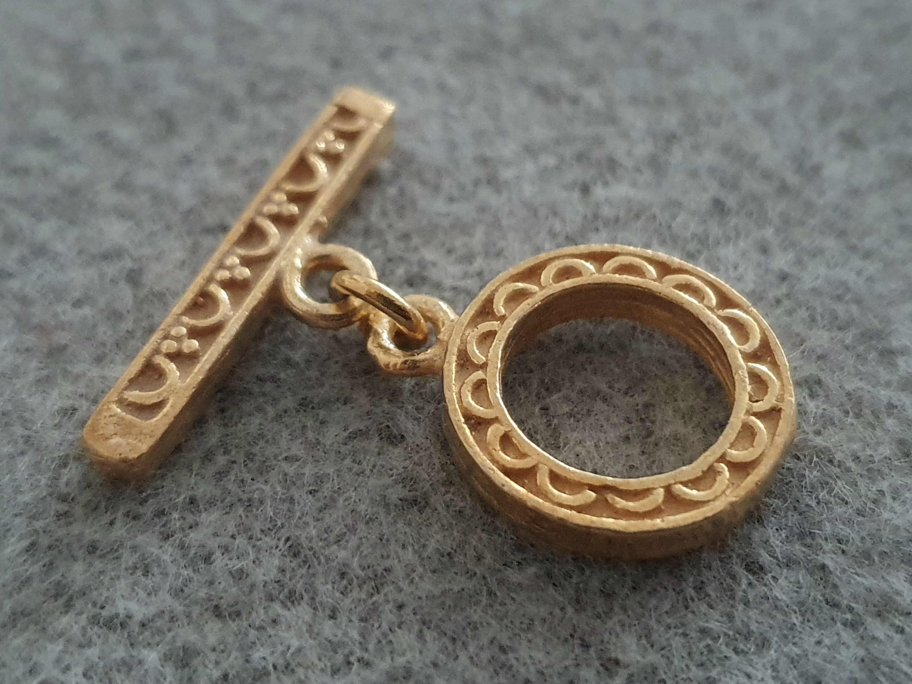 Toggle and clasp round flat ca.15mm with pattern, pin ca. 24mm fg 925-silver