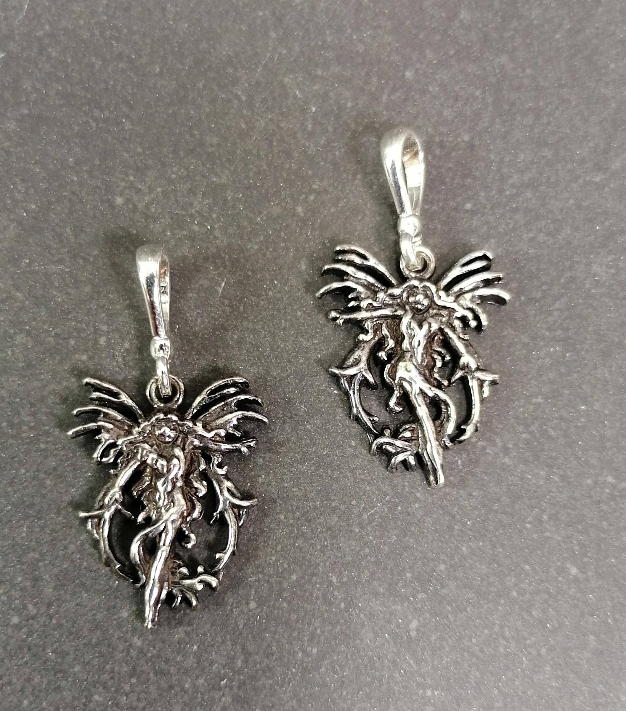 Dansande Fe hängen i Silver - Amy Brown Design