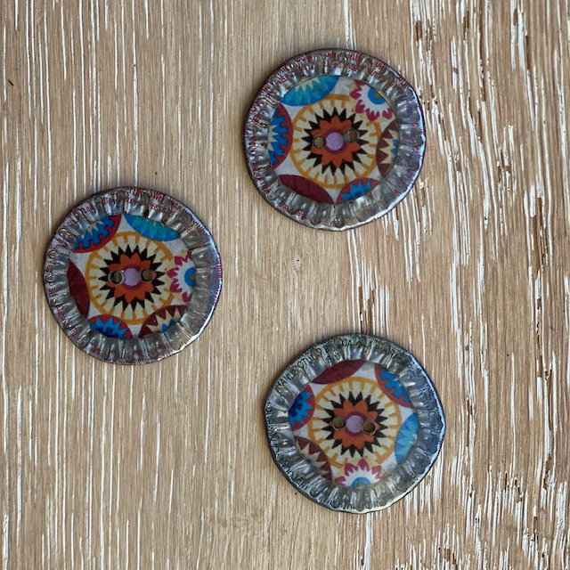 Knapp av återvunnen kapsyl, 28 mm