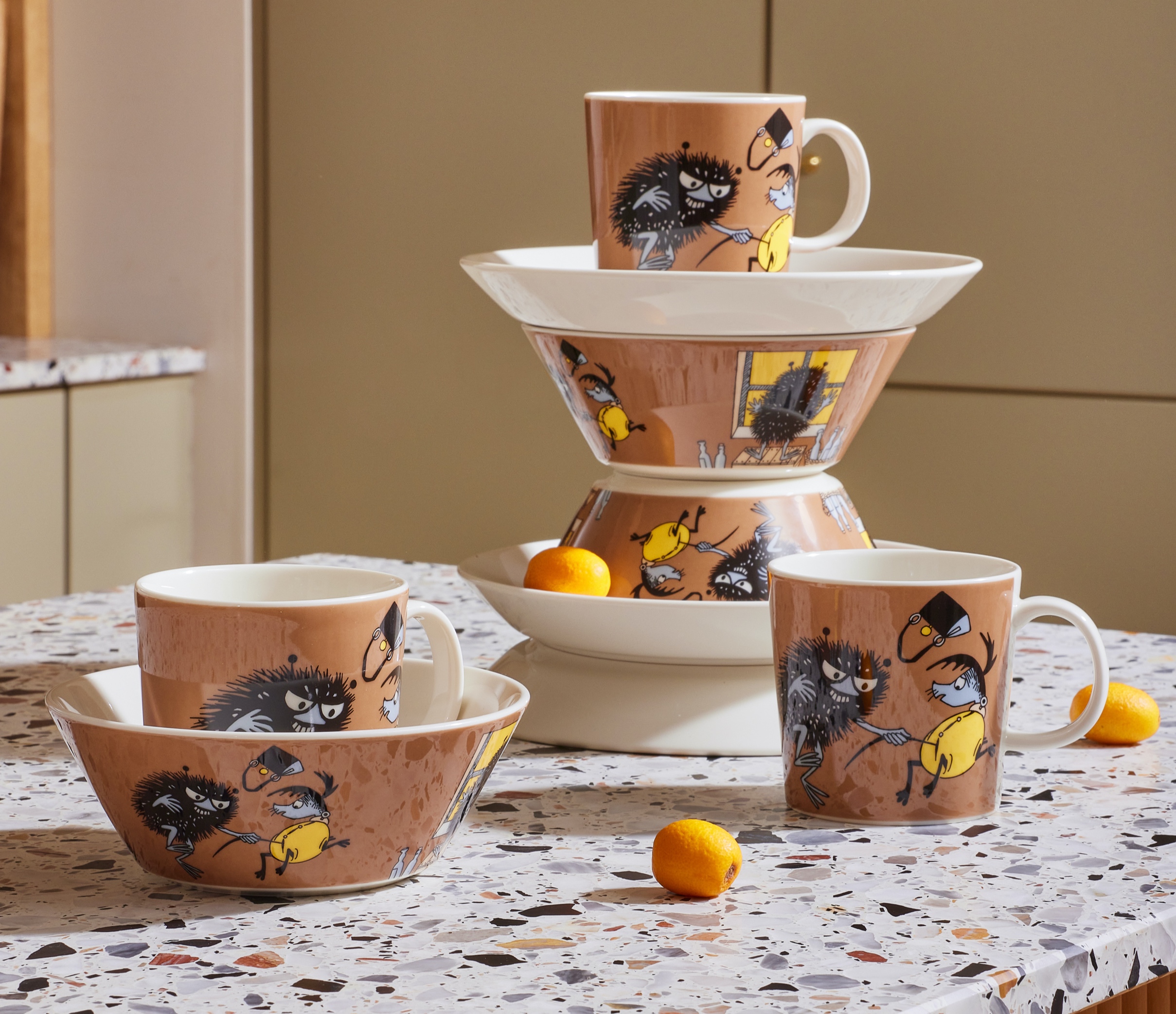 Arabia Moominmug 30 cl - Stinky in action - 3