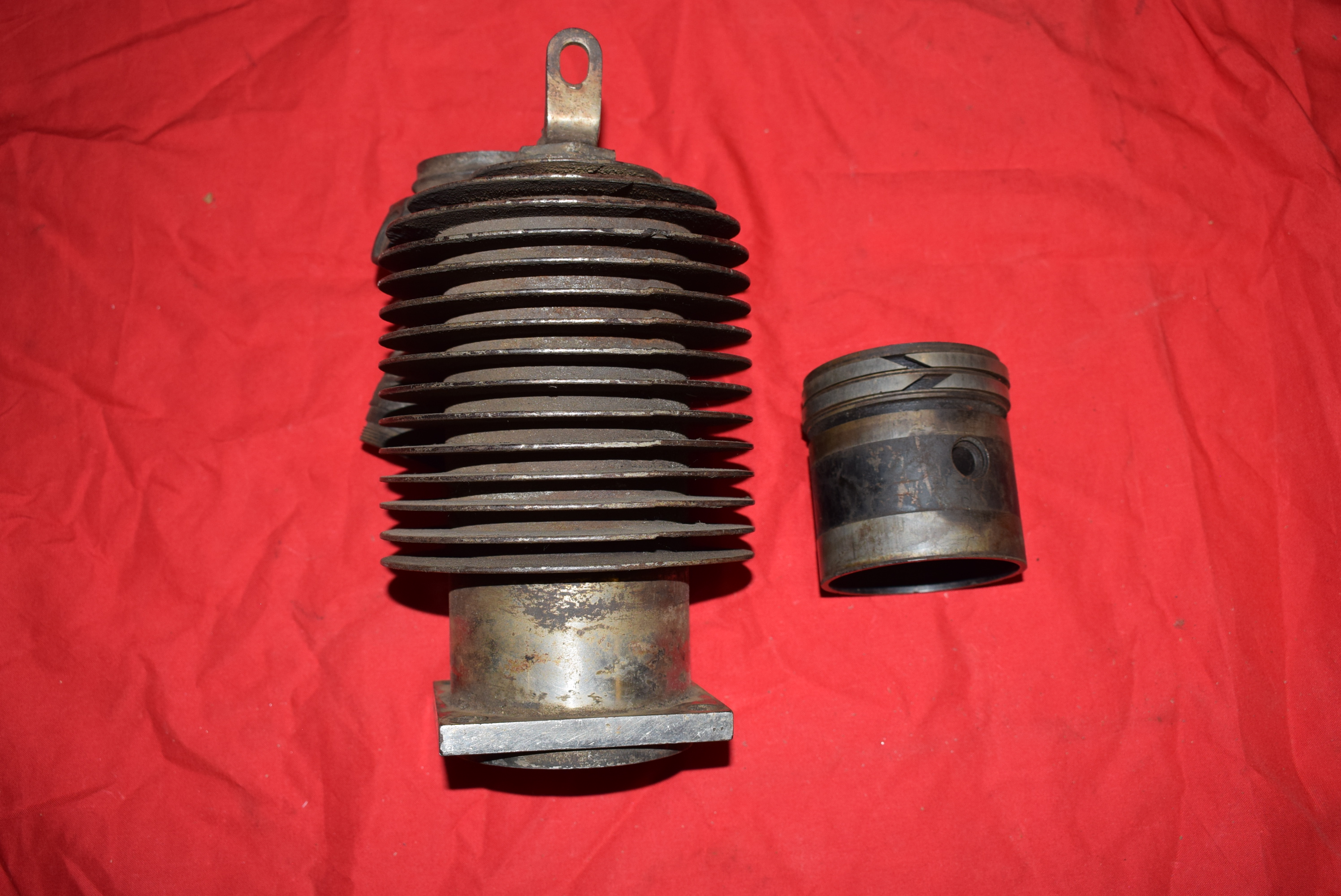 Cylinder Front with piston Excelsior 1911-12 twin