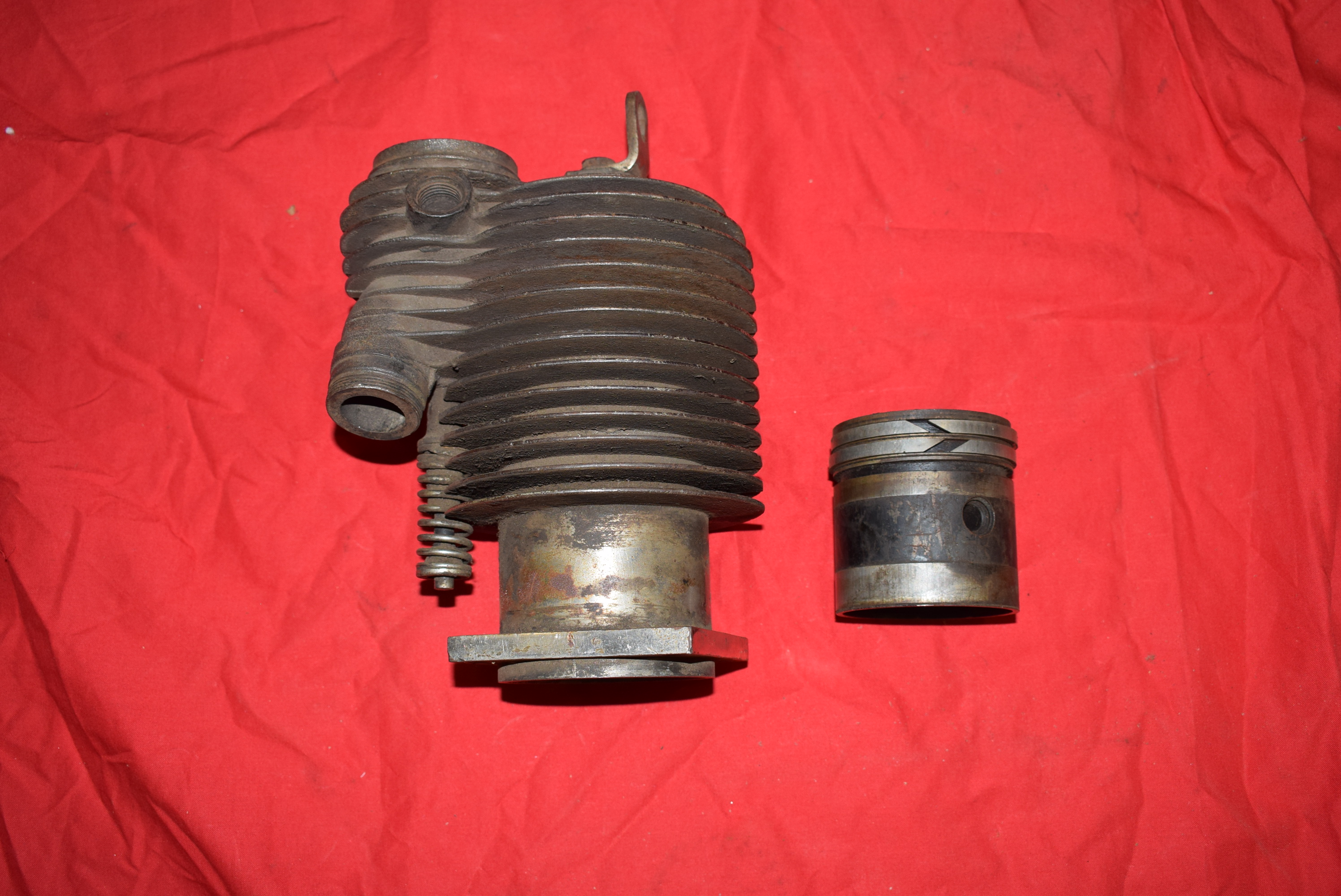 Cylinder Front with piston Excelsior 1911-12 twin