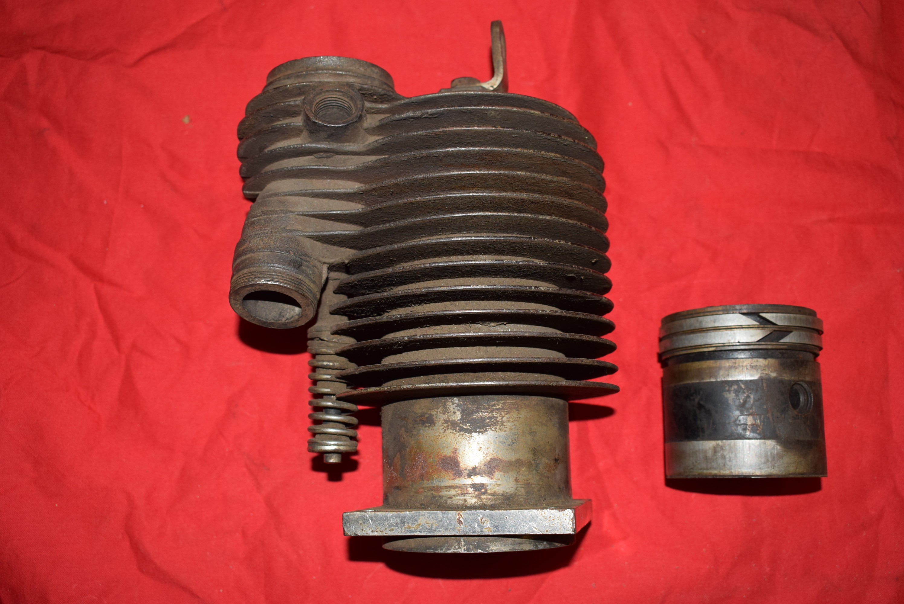 Cylinder Front with piston Excelsior 1911-12 twin