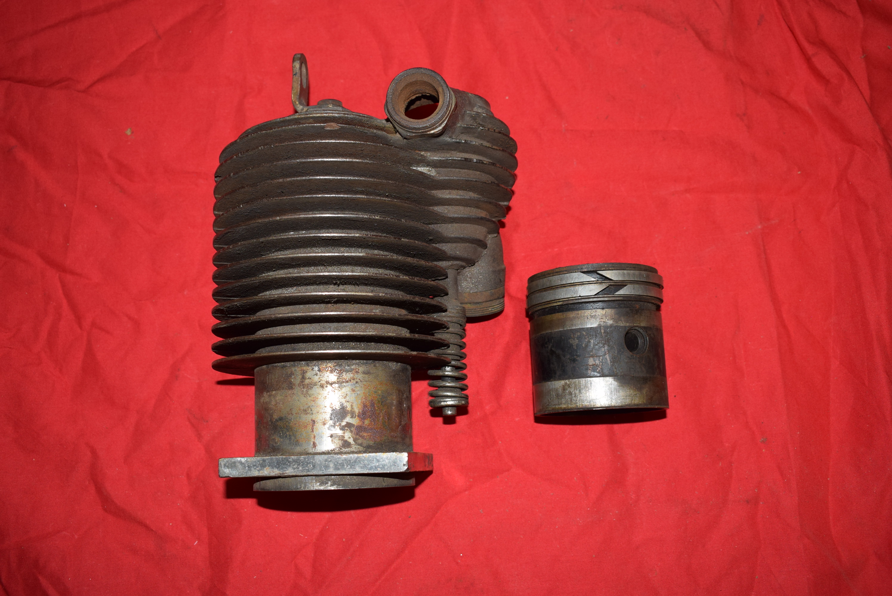 Cylinder Front with piston Excelsior 1911-12 twin