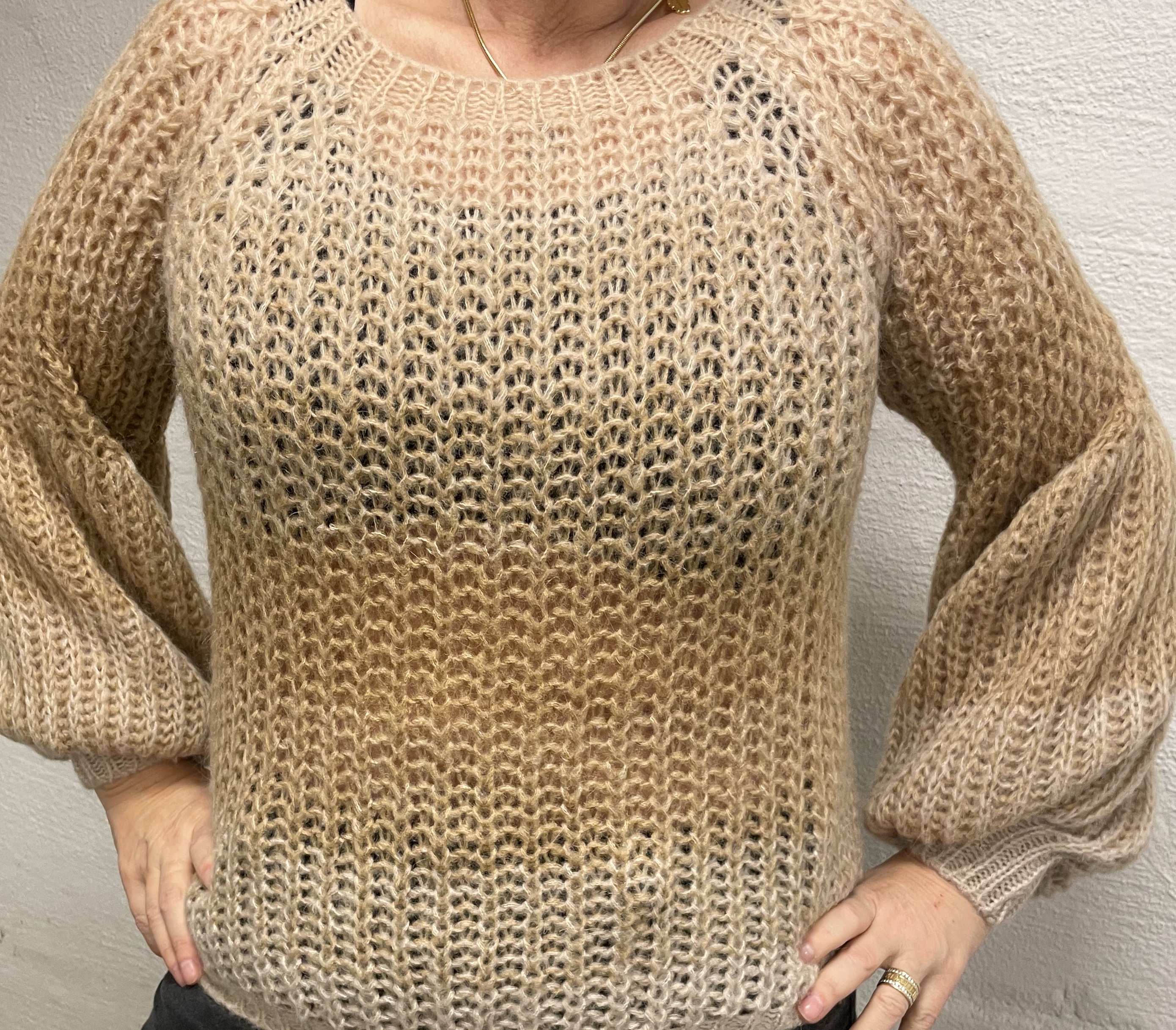 Tröja med puffärm - beige