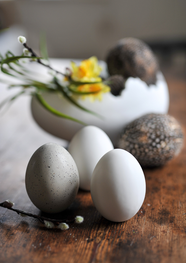 Standing Egg - Ägg - Dekoration - Grå/Prickig - Keramik - 8 cm - 15