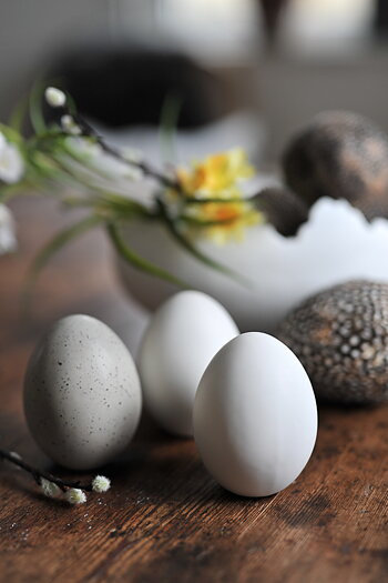 Standing Egg - Ägg - Dekoration - Vit - Keramik - 8 cm