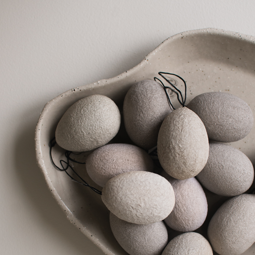 Easter egg - Egg - DBKD - Papier Maché - Grey-white - 7 cm - 2