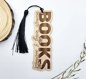 Bumble & Birch : Books, because reality is overrated - Bokmärke i trä med tofs