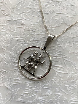 Tvillingarna i äkta silver från-70talet.  Stjärntecken. 30X30mm