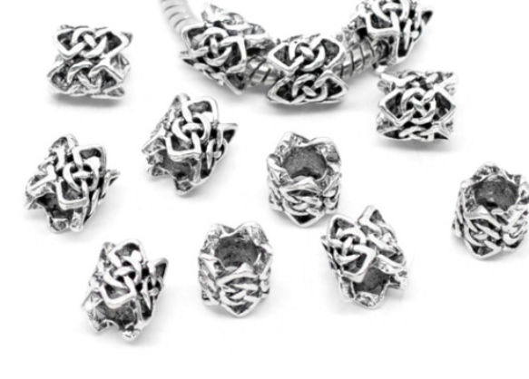 Bead / pendant- Yarn stripe
