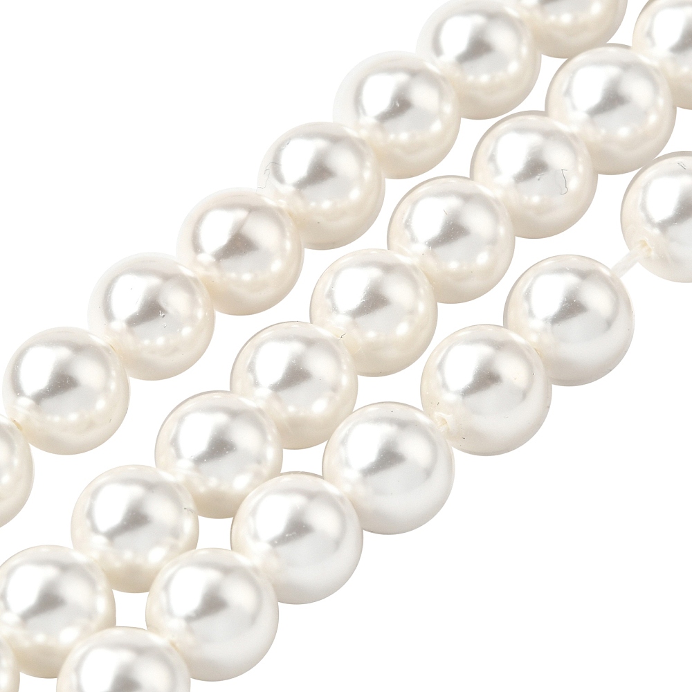 Pärlvita skalpärlor 10 mm på sträng med rund form och pärlemorskimrande lyster.