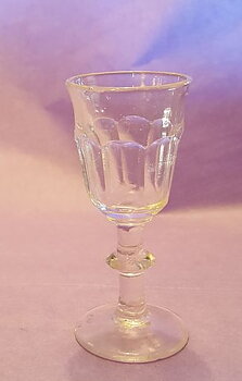 Snapsglas pressglas med knapp 1800-tal