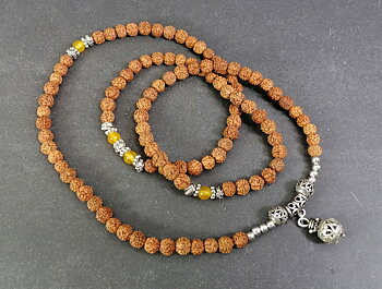 Rudraksha Mala med metall detaljer