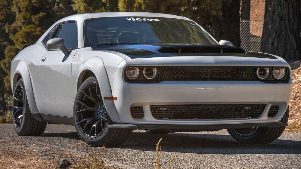 HELLCAT Style Stötfångare + Wide Body Kitt (CHALLENGER 15-21)