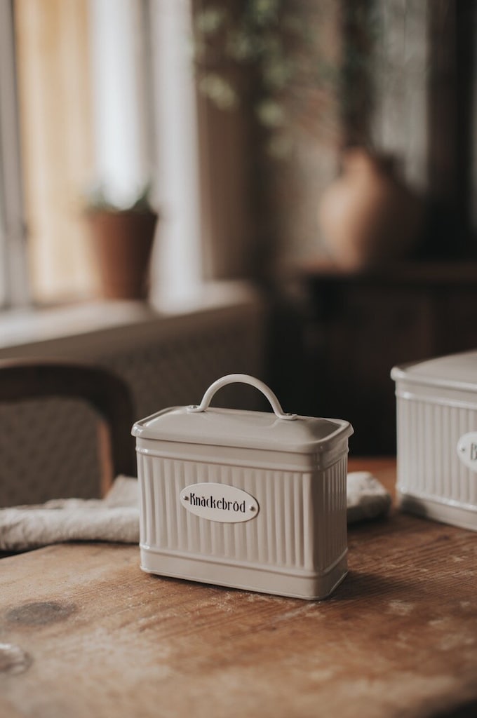 Tin with lid for crispbread - Beige