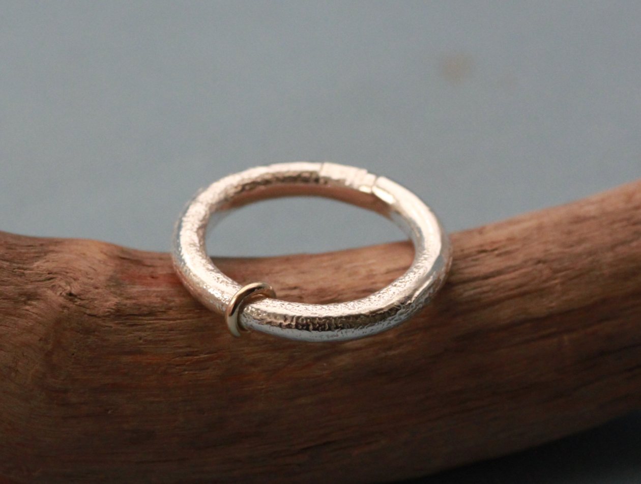 Ring med guldtråd 18K