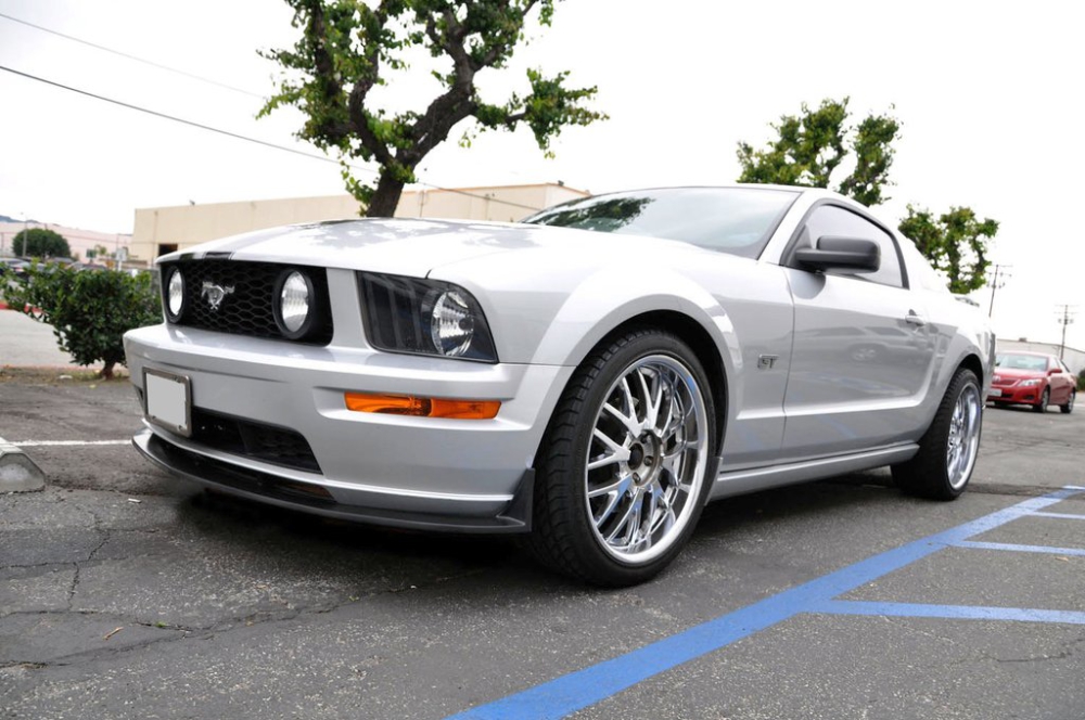 Cervini's TYPE III Frontläpp (MUSTANG 05-09 GT)