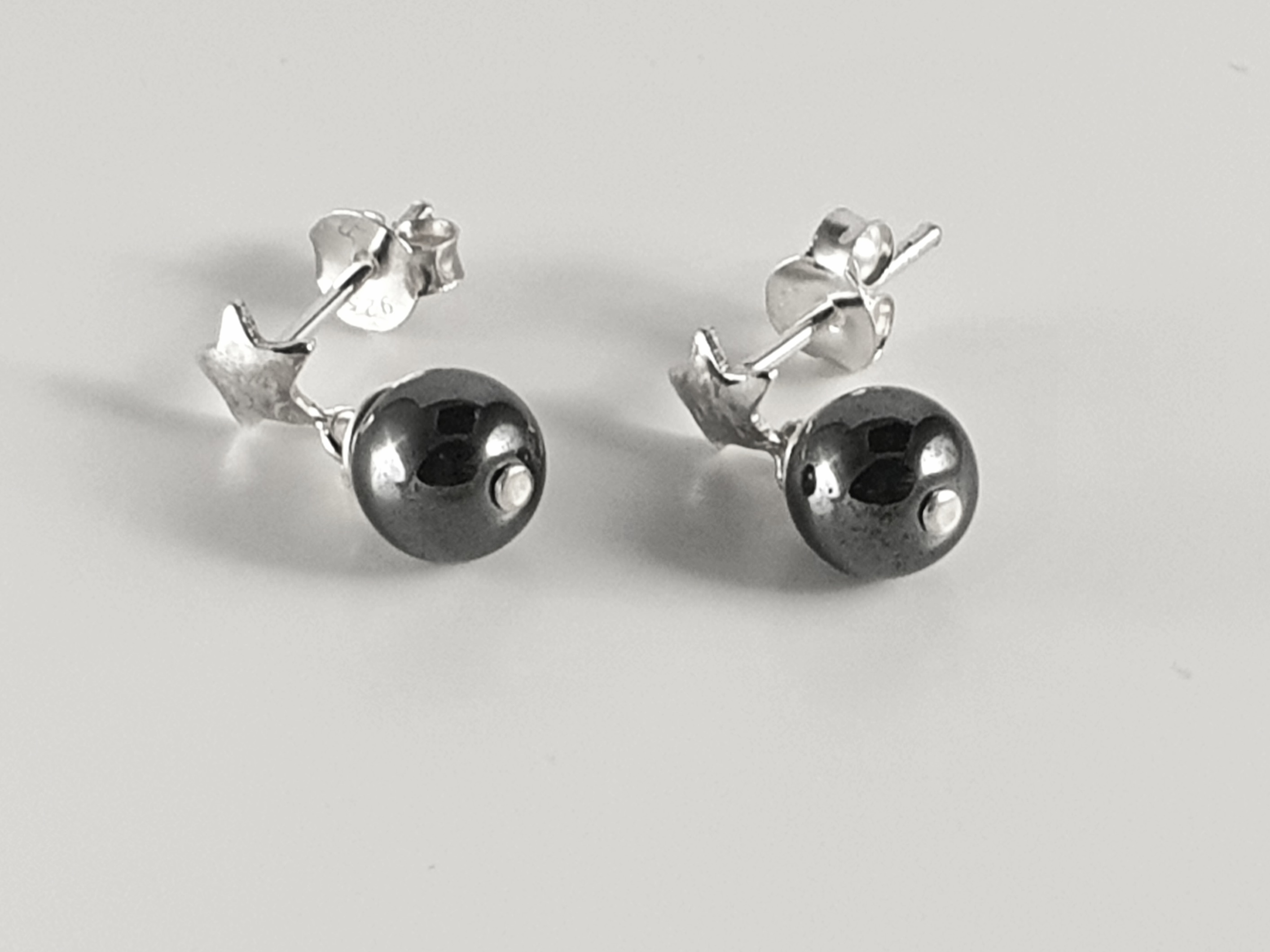 Ear stud space candle star over hanging hematite, ear stud 925-silver